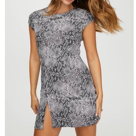 Babaton Dresses & Skirts - ARITZIA BABATON Hamptons Mini Dress‎ Snake Print Size 6
